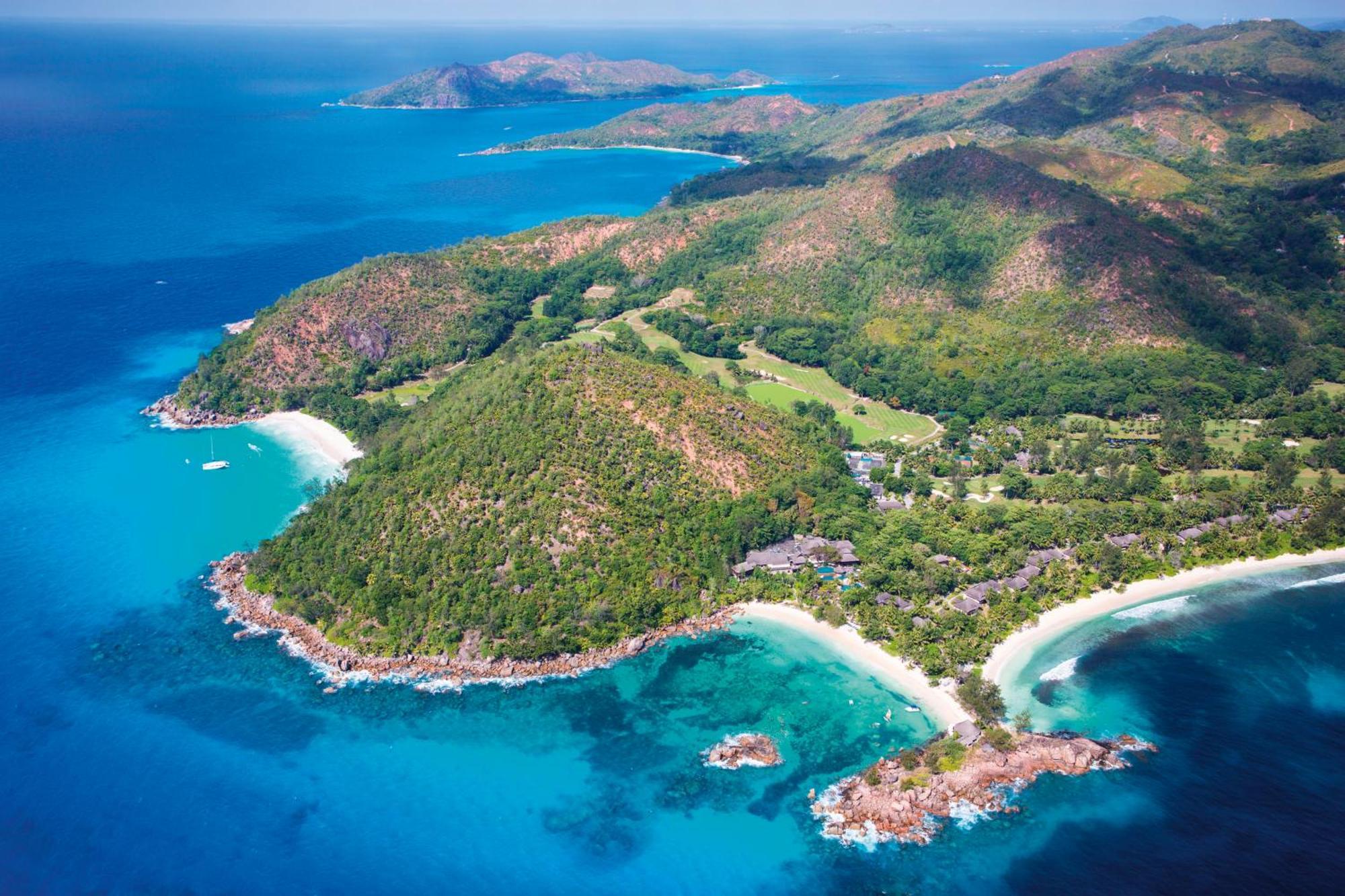 คอนสแตนซ์ เลมูเรีย รีสอร์ท Grand Anse  ภายนอก รูปภาพ Aerial view of the resort
