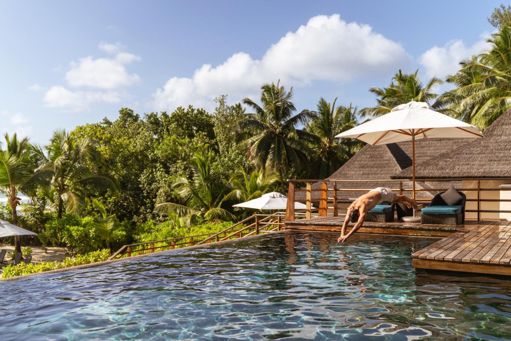คอนสแตนซ์ เลมูเรีย รีสอร์ท Grand Anse  ภายนอก รูปภาพ The resort's infinity pool