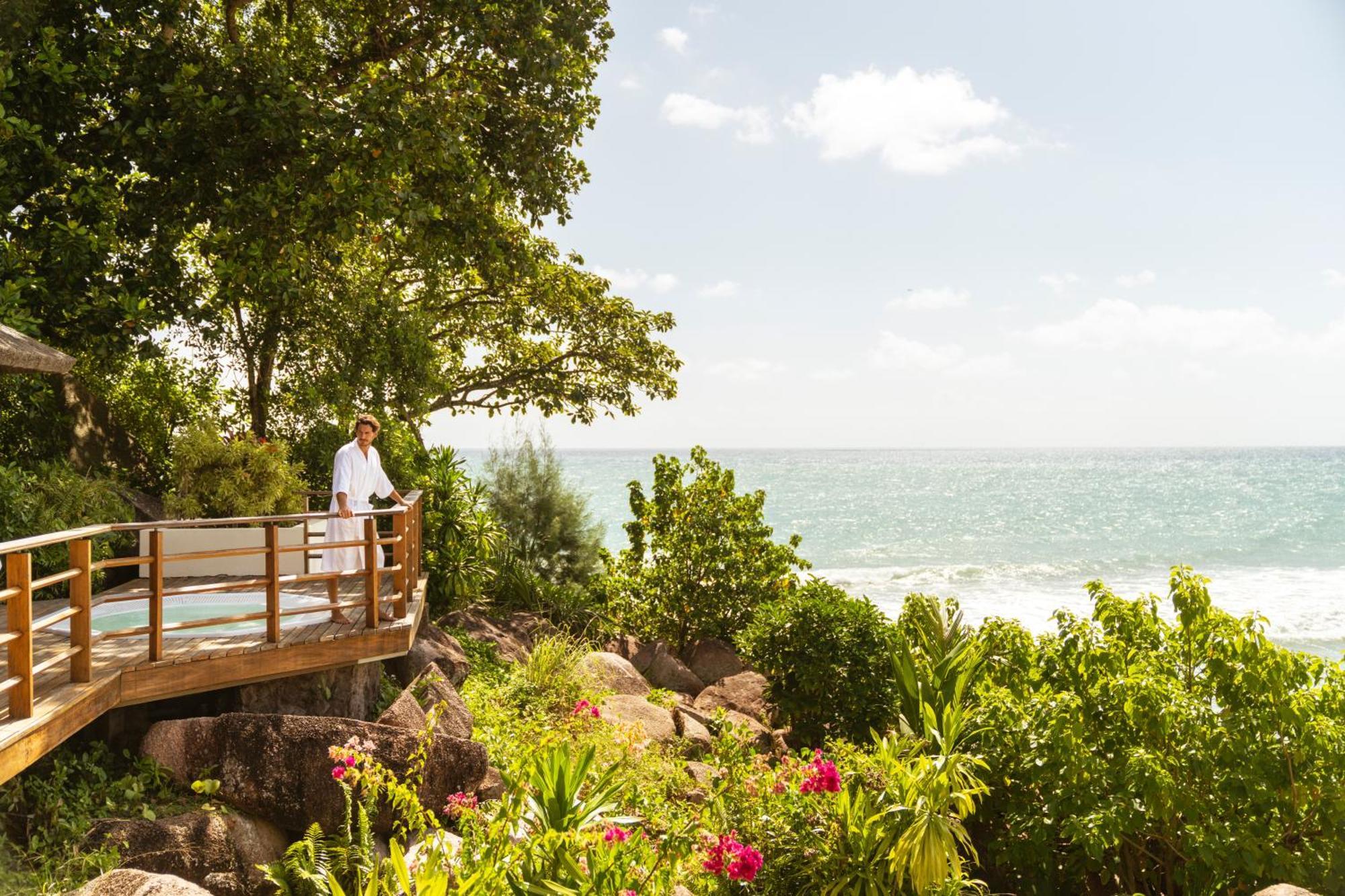 คอนสแตนซ์ เลมูเรีย รีสอร์ท Grand Anse  ภายนอก รูปภาพ View of the Indian Ocean from the resort