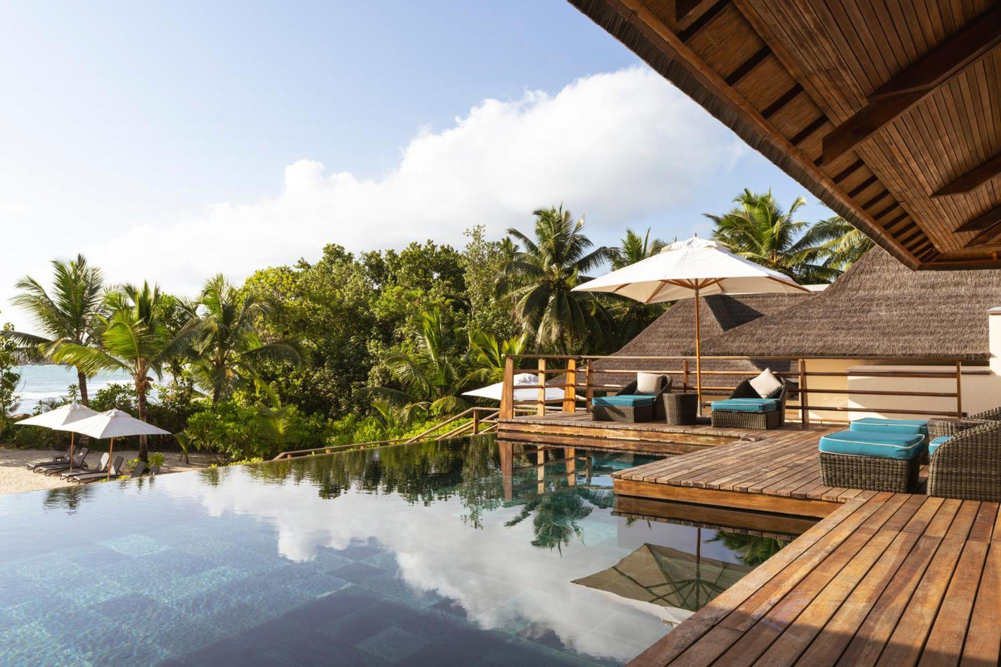 คอนสแตนซ์ เลมูเรีย รีสอร์ท Grand Anse  ภายนอก รูปภาพ The swimming pool at the resort