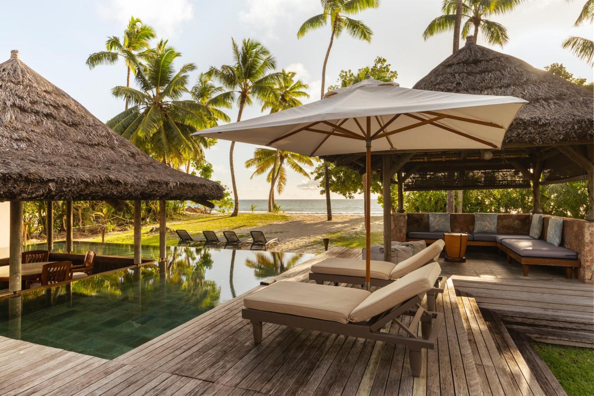 คอนสแตนซ์ เลมูเรีย รีสอร์ท Grand Anse  ภายนอก รูปภาพ The resort's pool