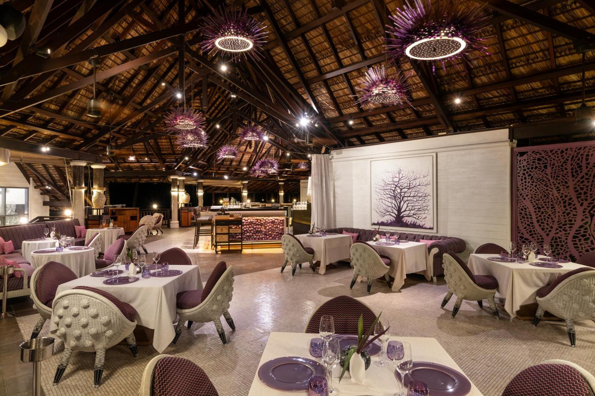 คอนสแตนซ์ เลมูเรีย รีสอร์ท Grand Anse  ภายนอก รูปภาพ The restaurant at the resort