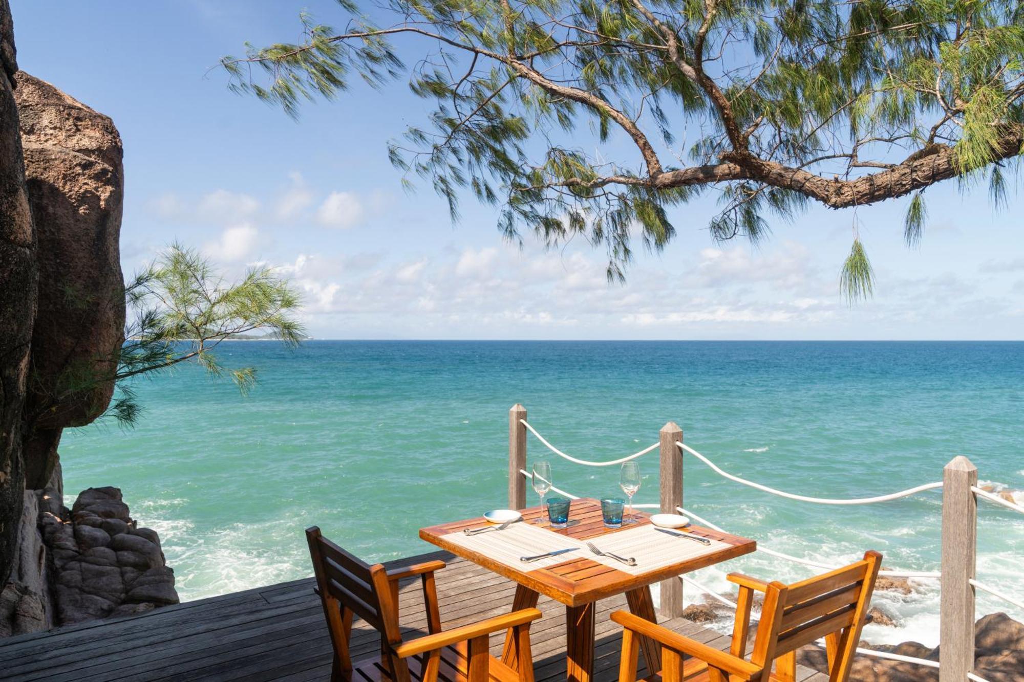 คอนสแตนซ์ เลมูเรีย รีสอร์ท Grand Anse  ภายนอก รูปภาพ View from the restaurant