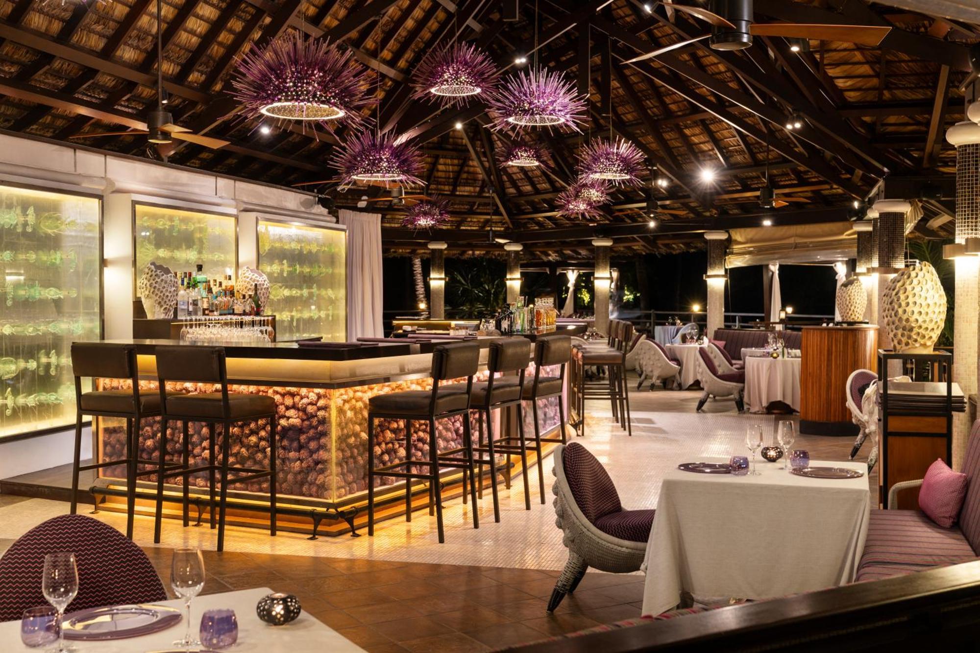 คอนสแตนซ์ เลมูเรีย รีสอร์ท Grand Anse  ภายนอก รูปภาพ The bar at the restaurant