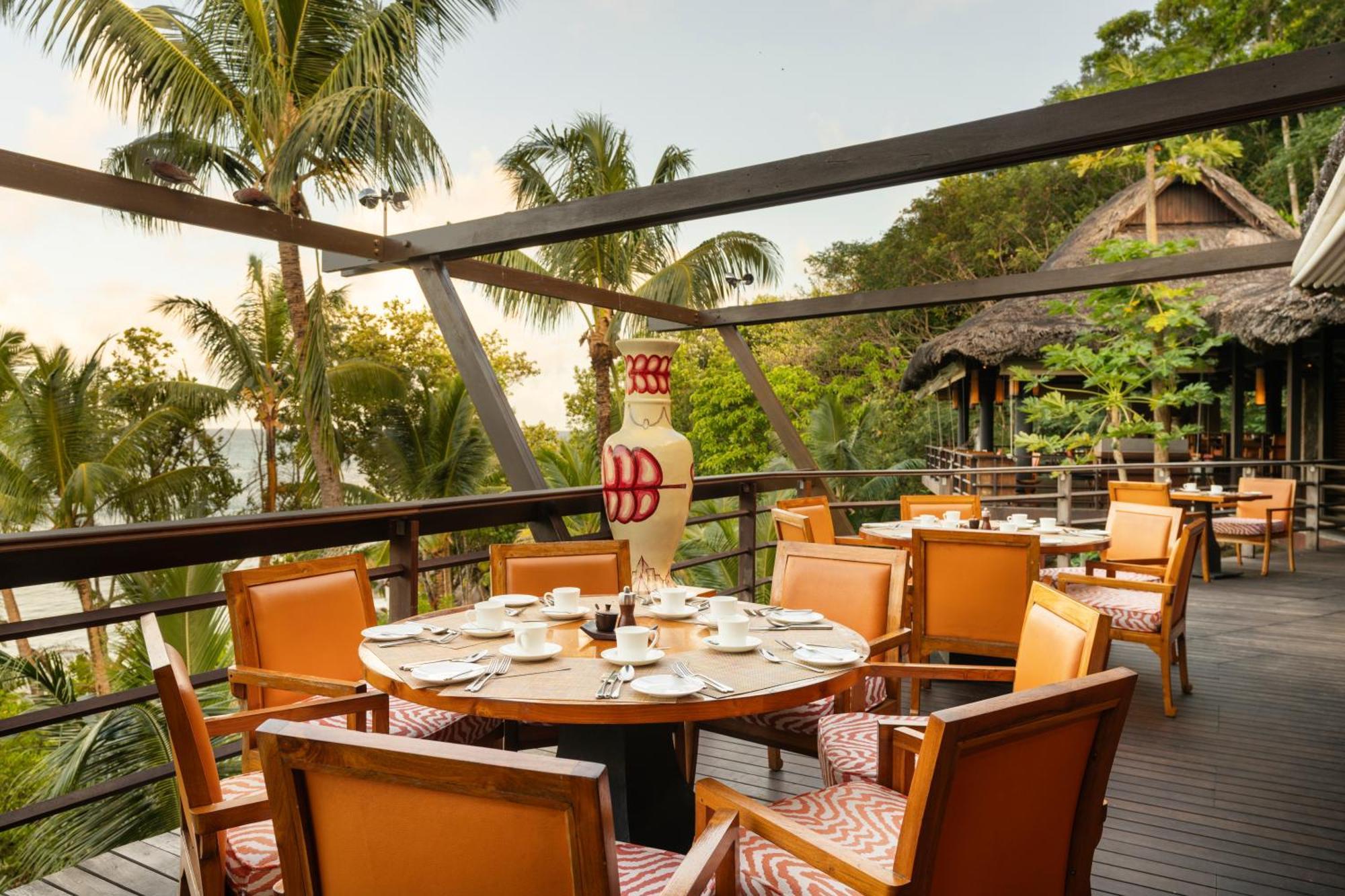 คอนสแตนซ์ เลมูเรีย รีสอร์ท Grand Anse  ภายนอก รูปภาพ The Deck