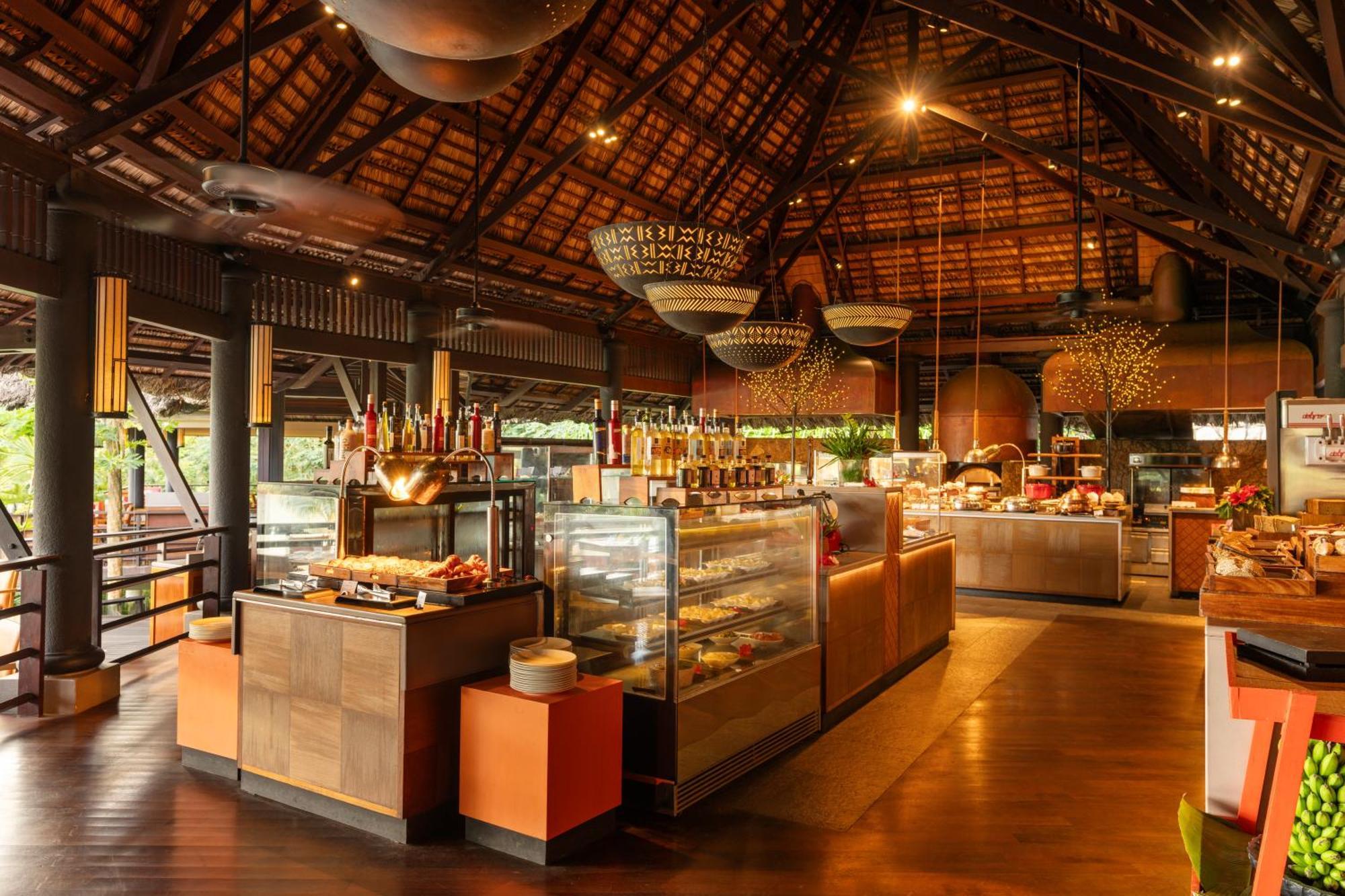 คอนสแตนซ์ เลมูเรีย รีสอร์ท Grand Anse  ภายนอก รูปภาพ The interior of the restaurant
